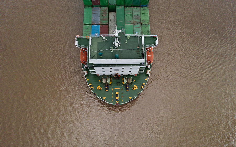 imagen de barco de carga desde arriba