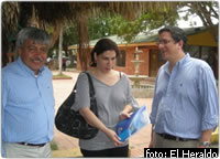 imagen: Pedro Julio Villabón, Lina Bustamante y Santiago Rojas. Funcionarios de Bancóldex en Barranquilla